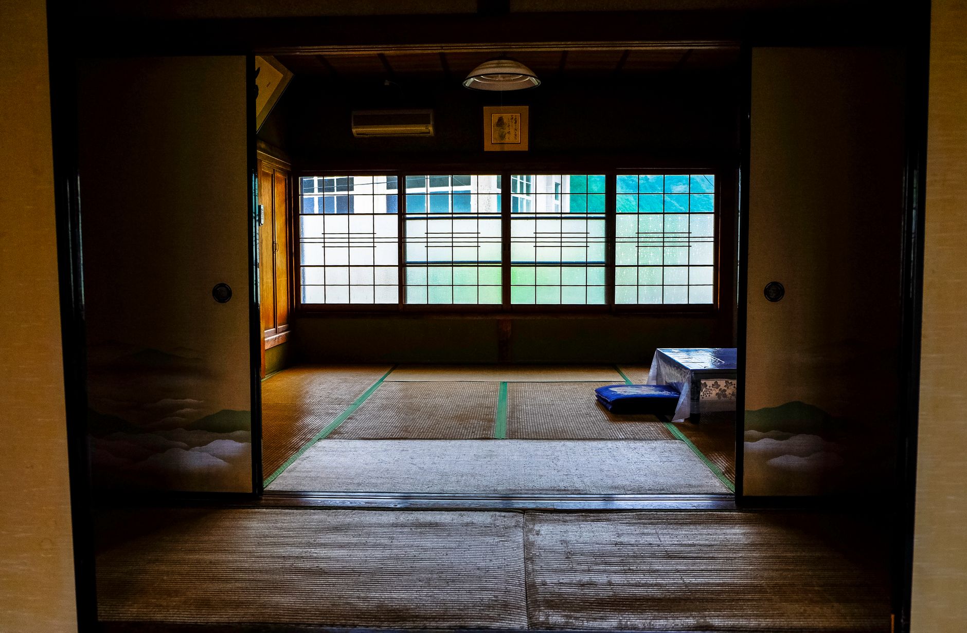 Minimalist Kyoto ryokan room overlooking quiet courtyard